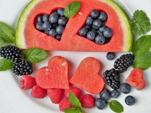 6 טריקים שיגרמו לילדים לאכול ירקות ופירות